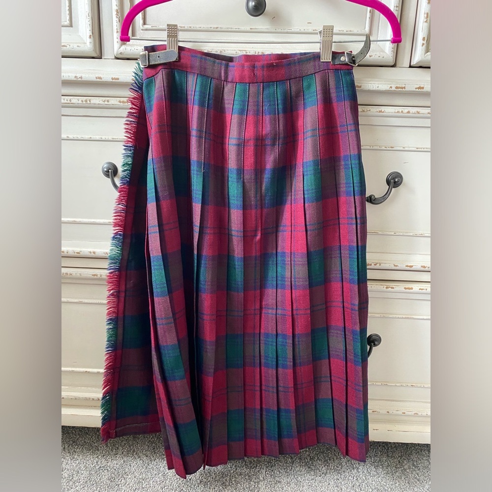 Borderglen Vintage Plaid Women's Skirt in Red and Green (size 14)